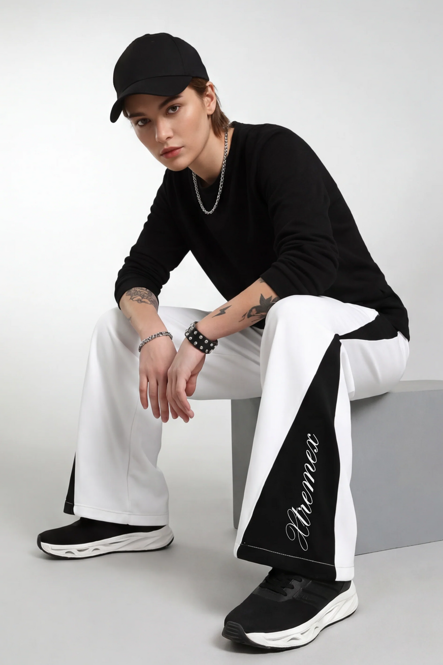 Stylish melange joggers with clean Edgeflow graphic print